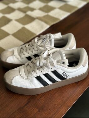 Adidas Women’s White Sneakers with Black Stripes and Gum Sole.